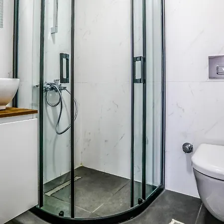 Fully Furnished With Security In Pendik דירה איסטמבול